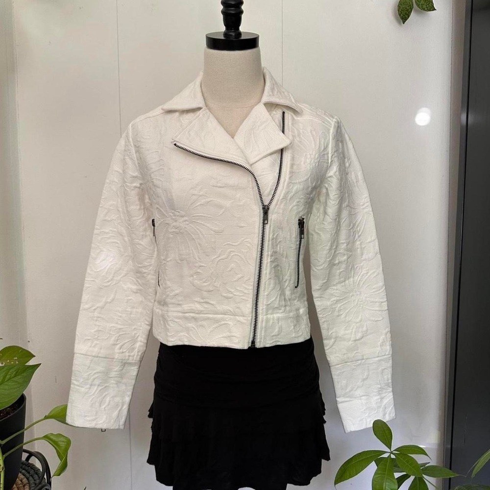 Cupcakes and Cashmere Women White Floral Embossed Textured Moto Jacket Small
